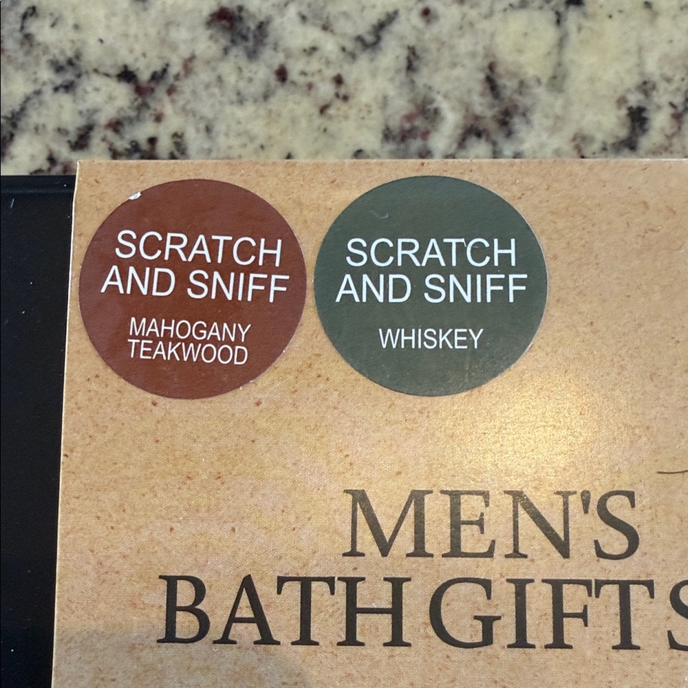 Men’s Bath Gift Set - Mahogany Teakwood & Whiskey Scents - Picture 3 of 4